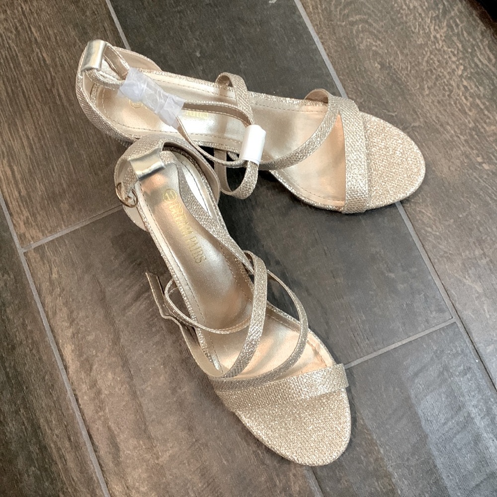 Dream Pairs gold cross strap heels gold new size 11